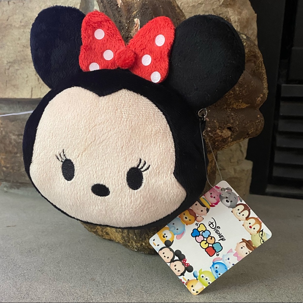 DISNEY Tsum Tsum Minnie Mouse purse Eeyore pull